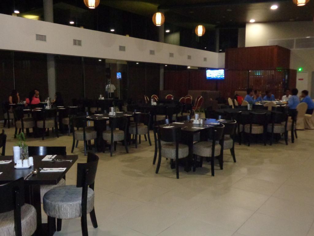 Samalaju Resort Hotel Бинтулу Экстерьер фото