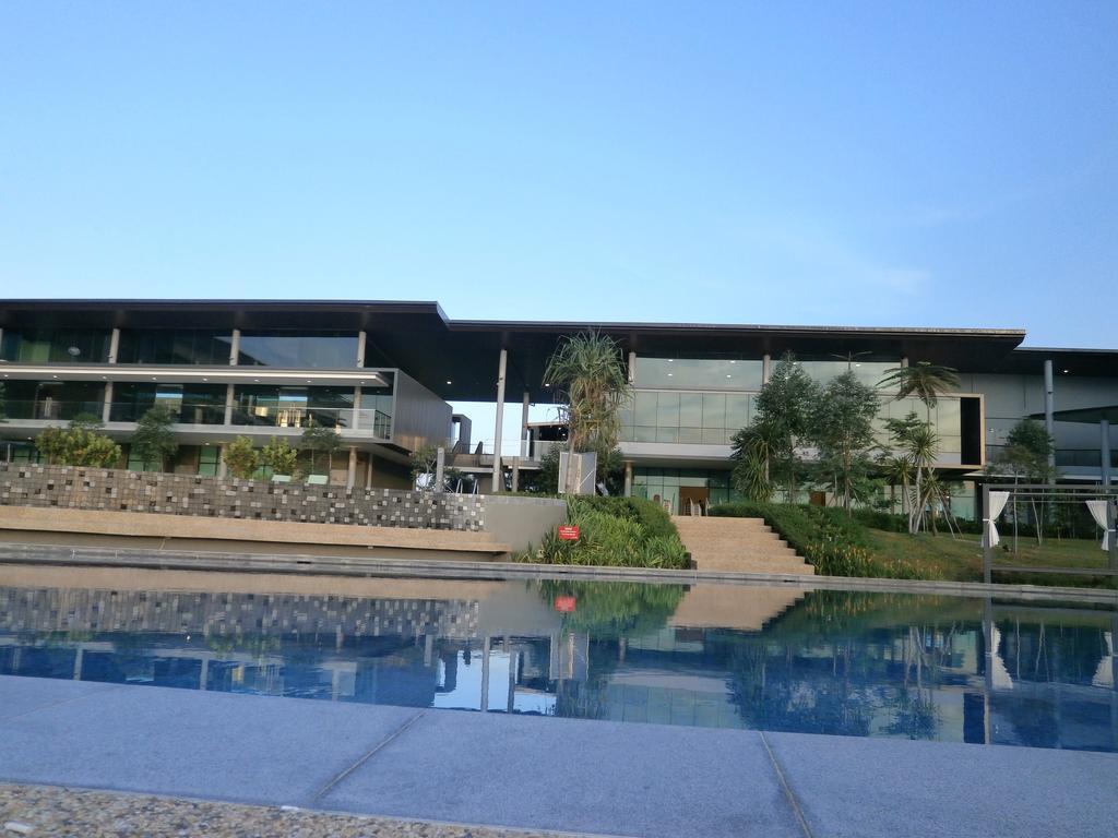 Samalaju Resort Hotel Бинтулу Экстерьер фото