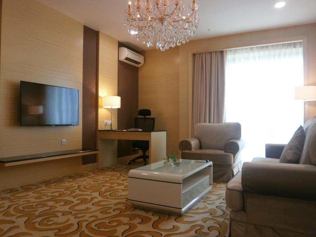 Samalaju Resort Hotel Бинтулу Номер фото