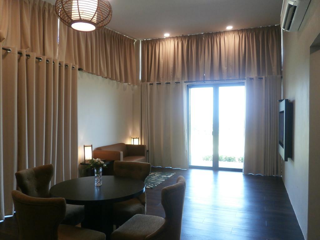 Samalaju Resort Hotel Бинтулу Номер фото