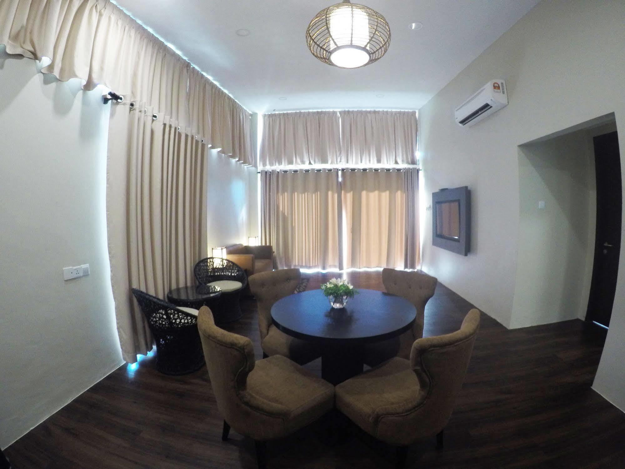 Samalaju Resort Hotel Бинтулу Экстерьер фото