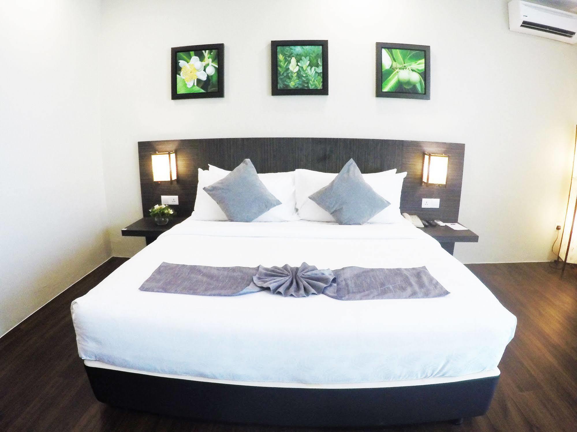 Samalaju Resort Hotel Бинтулу Экстерьер фото