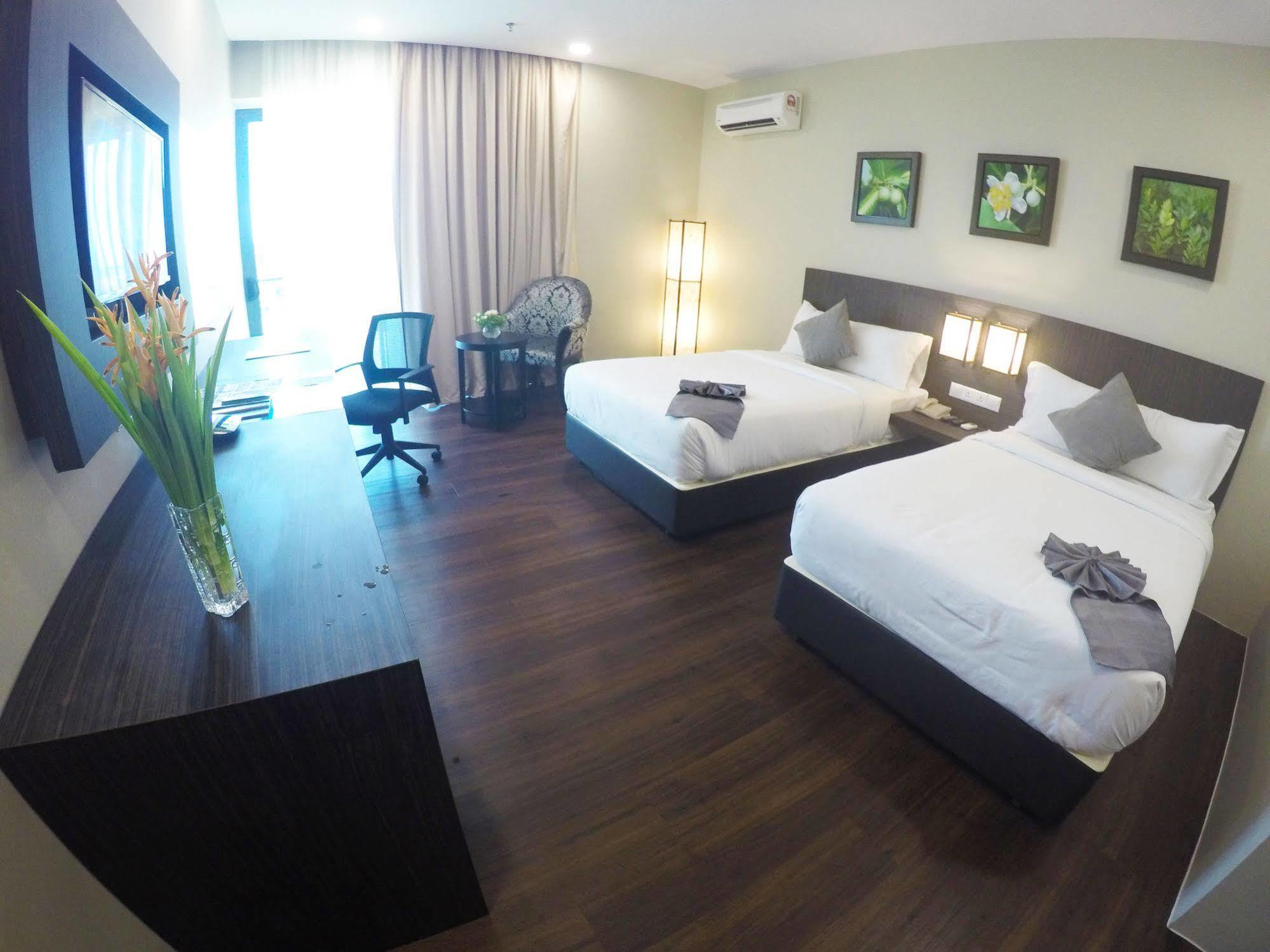 Samalaju Resort Hotel Бинтулу Экстерьер фото