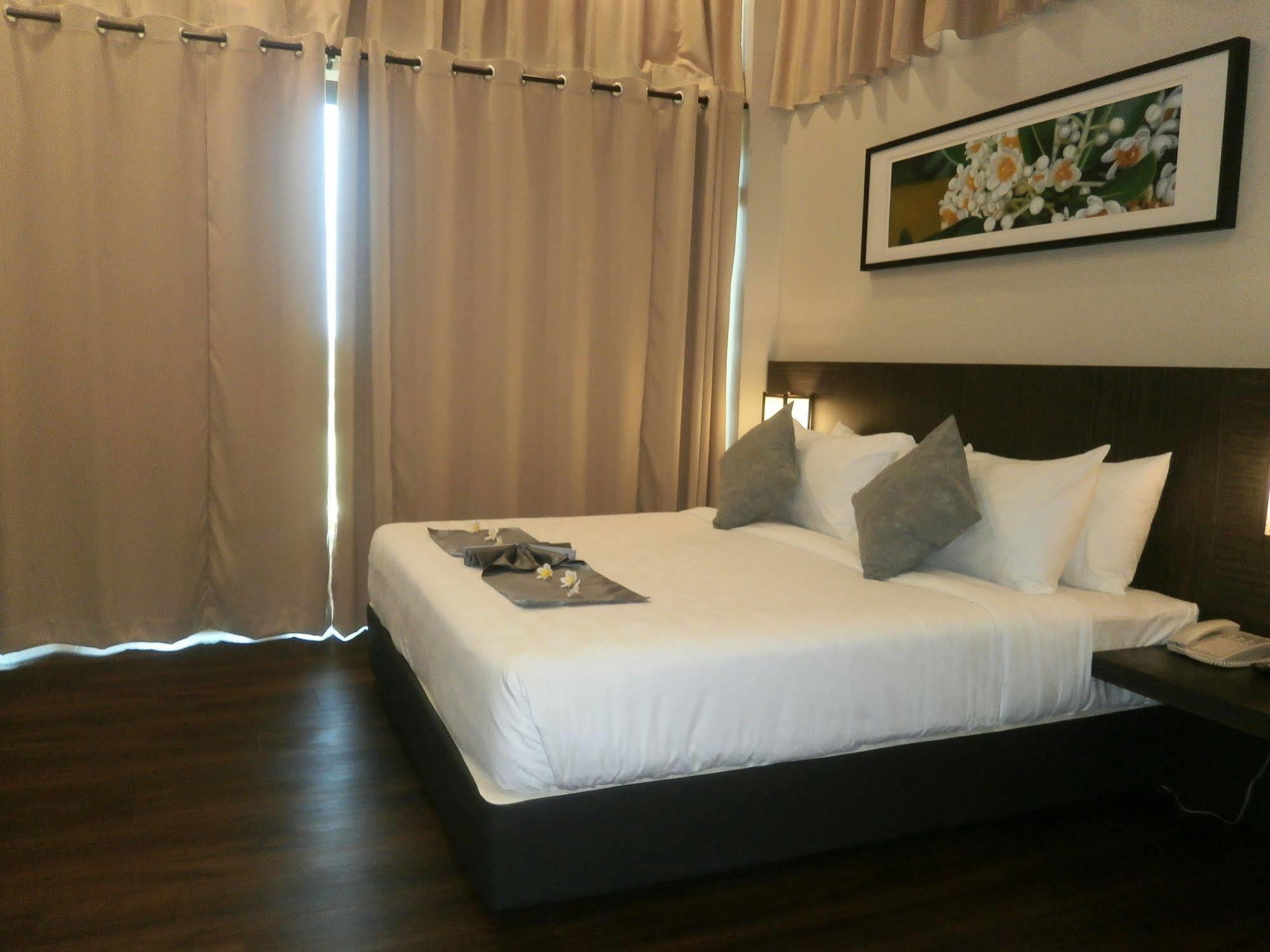 Samalaju Resort Hotel Бинтулу Экстерьер фото