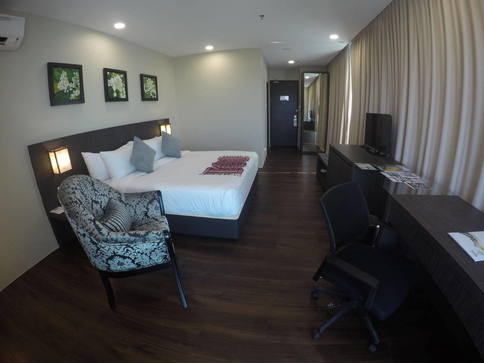 Samalaju Resort Hotel Бинтулу Экстерьер фото