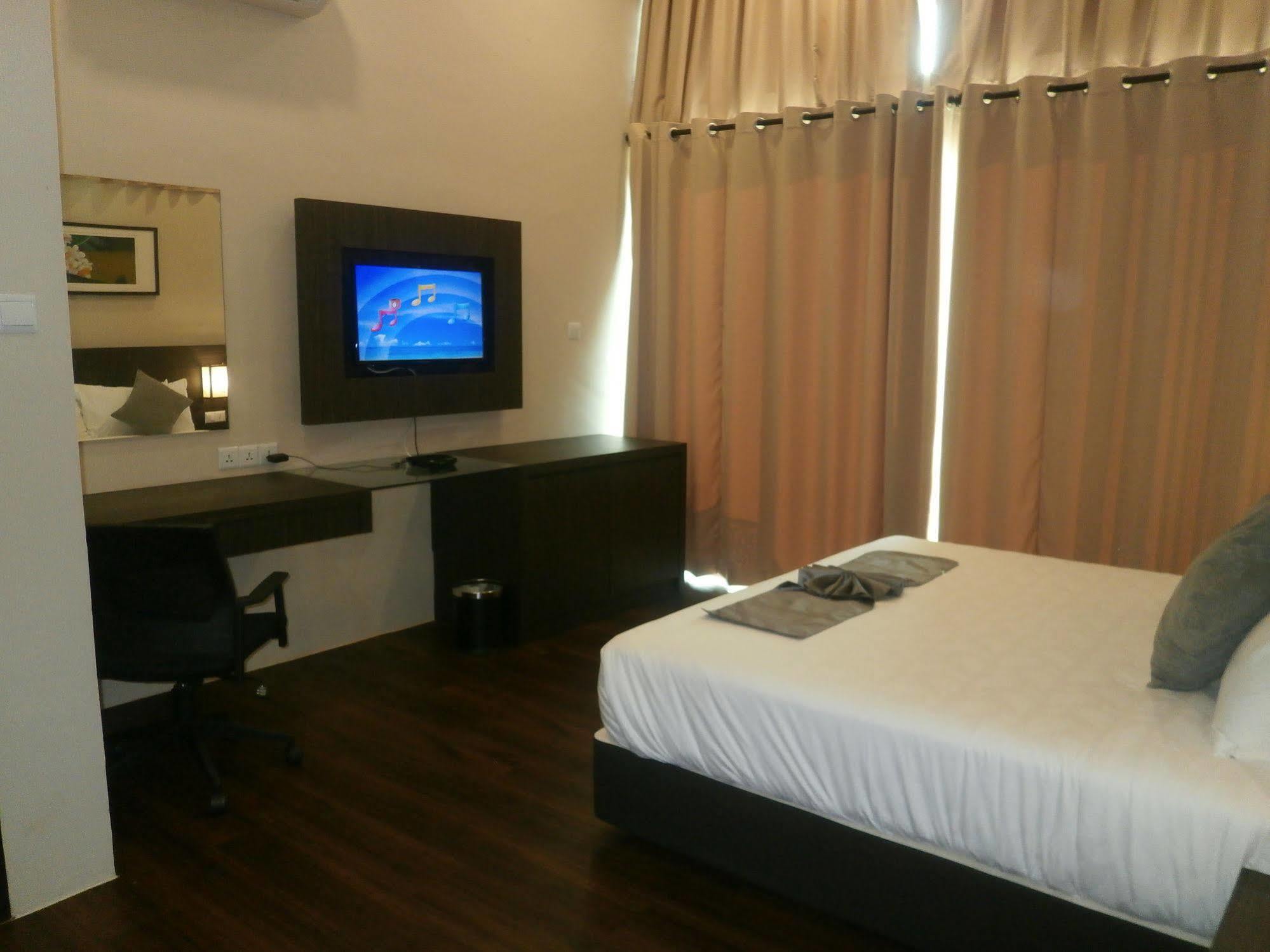 Samalaju Resort Hotel Бинтулу Экстерьер фото
