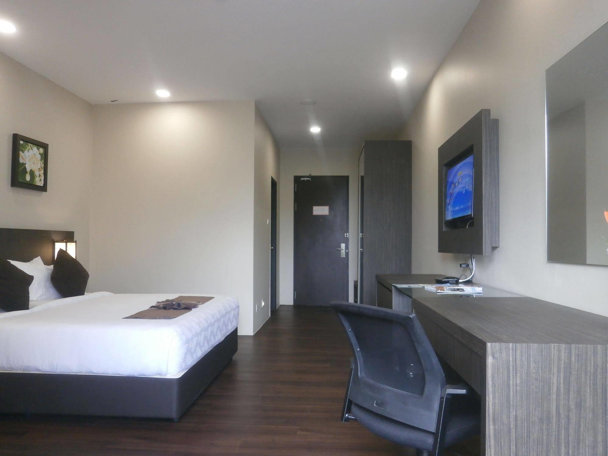 Samalaju Resort Hotel Бинтулу Экстерьер фото