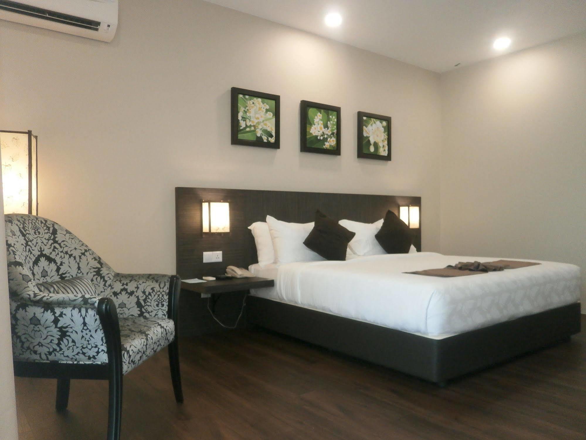 Samalaju Resort Hotel Бинтулу Экстерьер фото