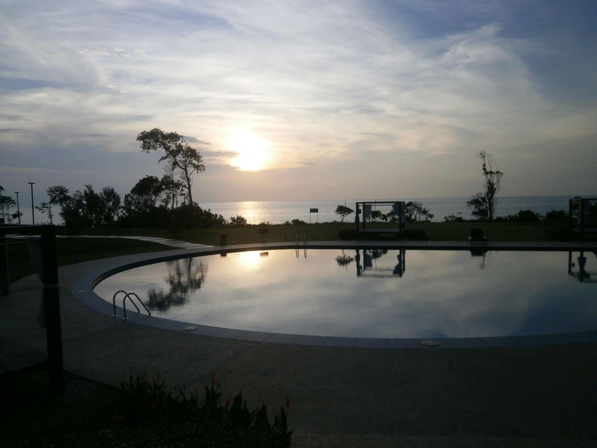 Samalaju Resort Hotel Бинтулу Экстерьер фото