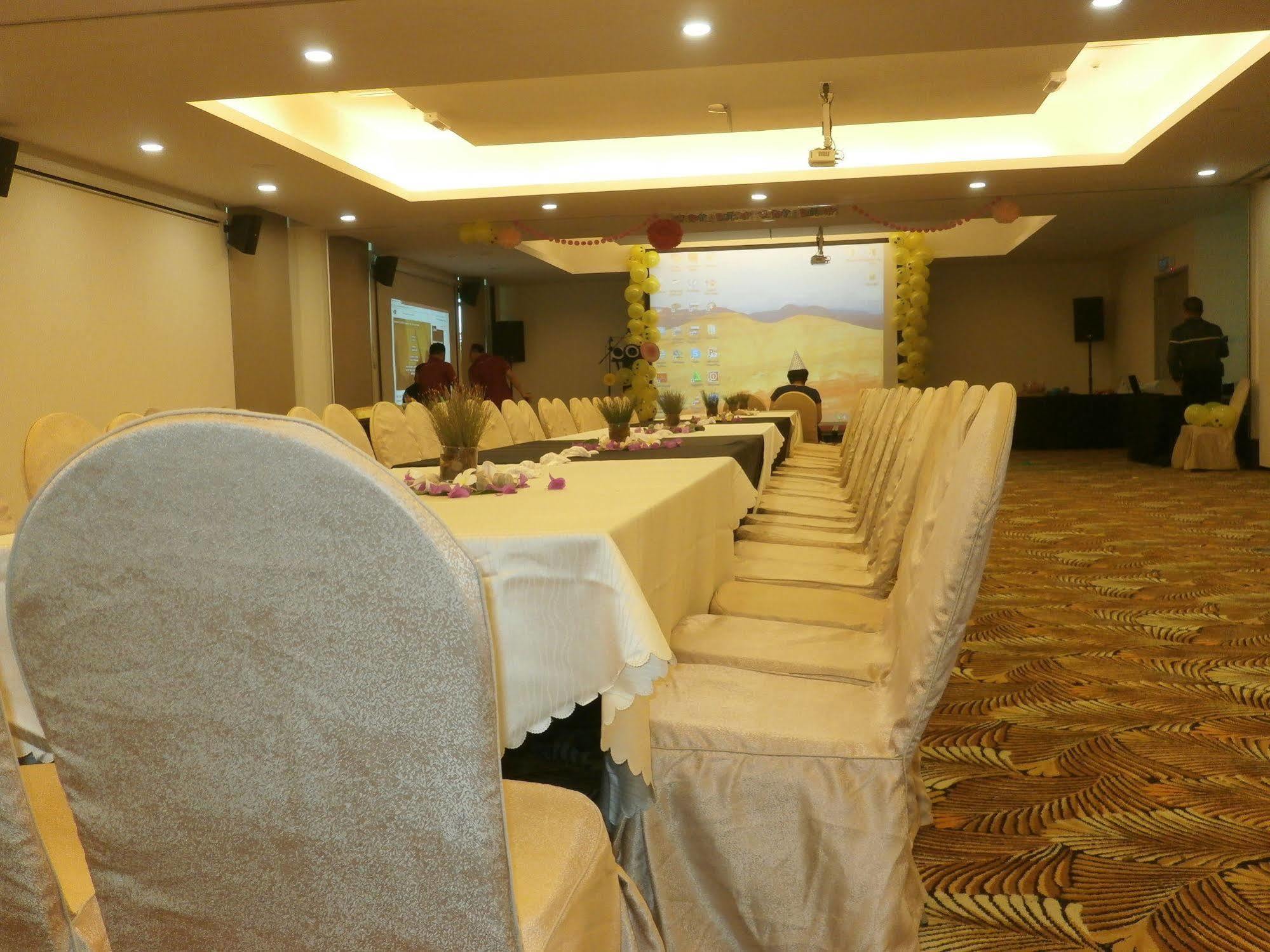 Samalaju Resort Hotel Бинтулу Экстерьер фото