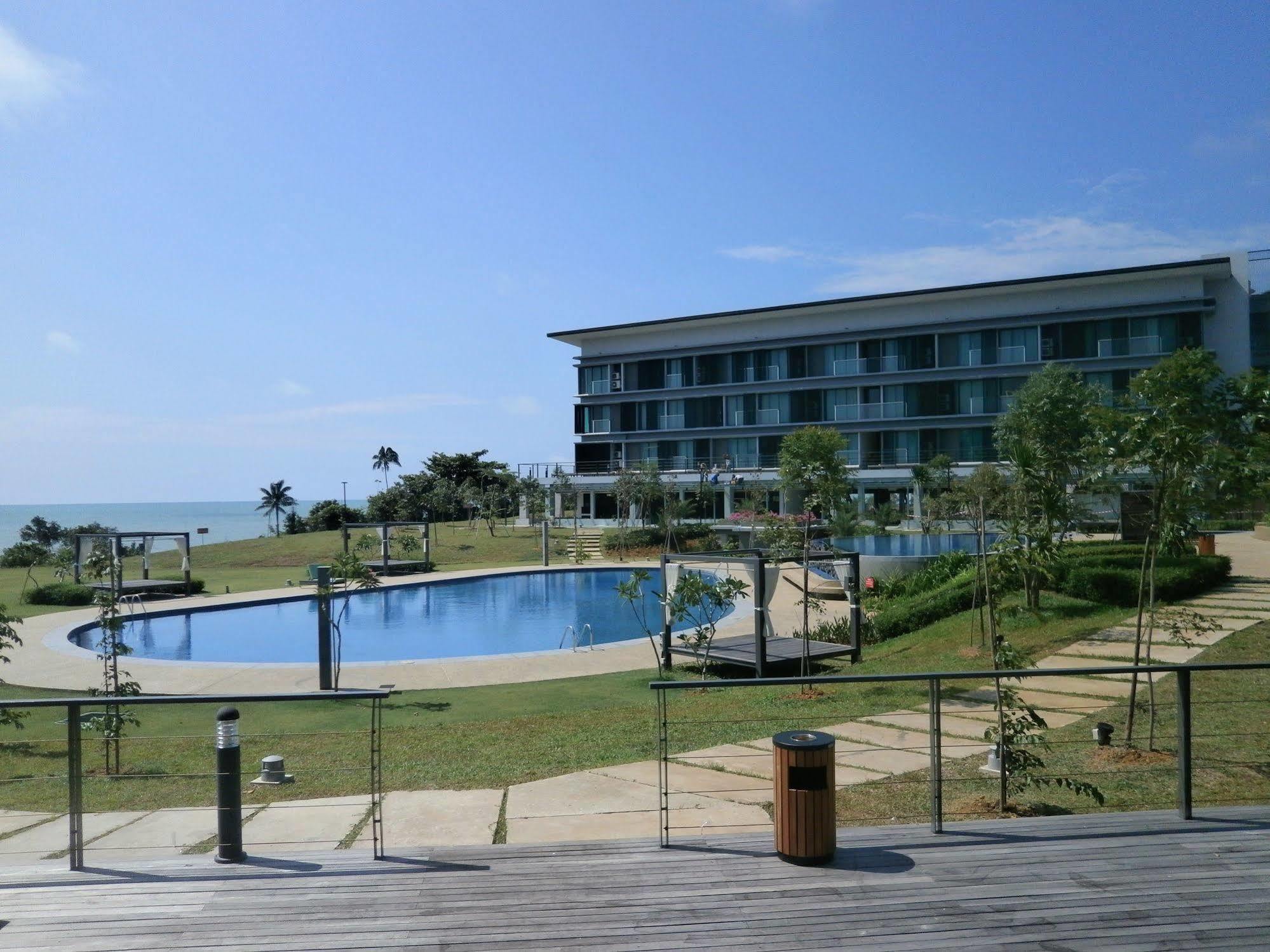 Samalaju Resort Hotel Бинтулу Экстерьер фото