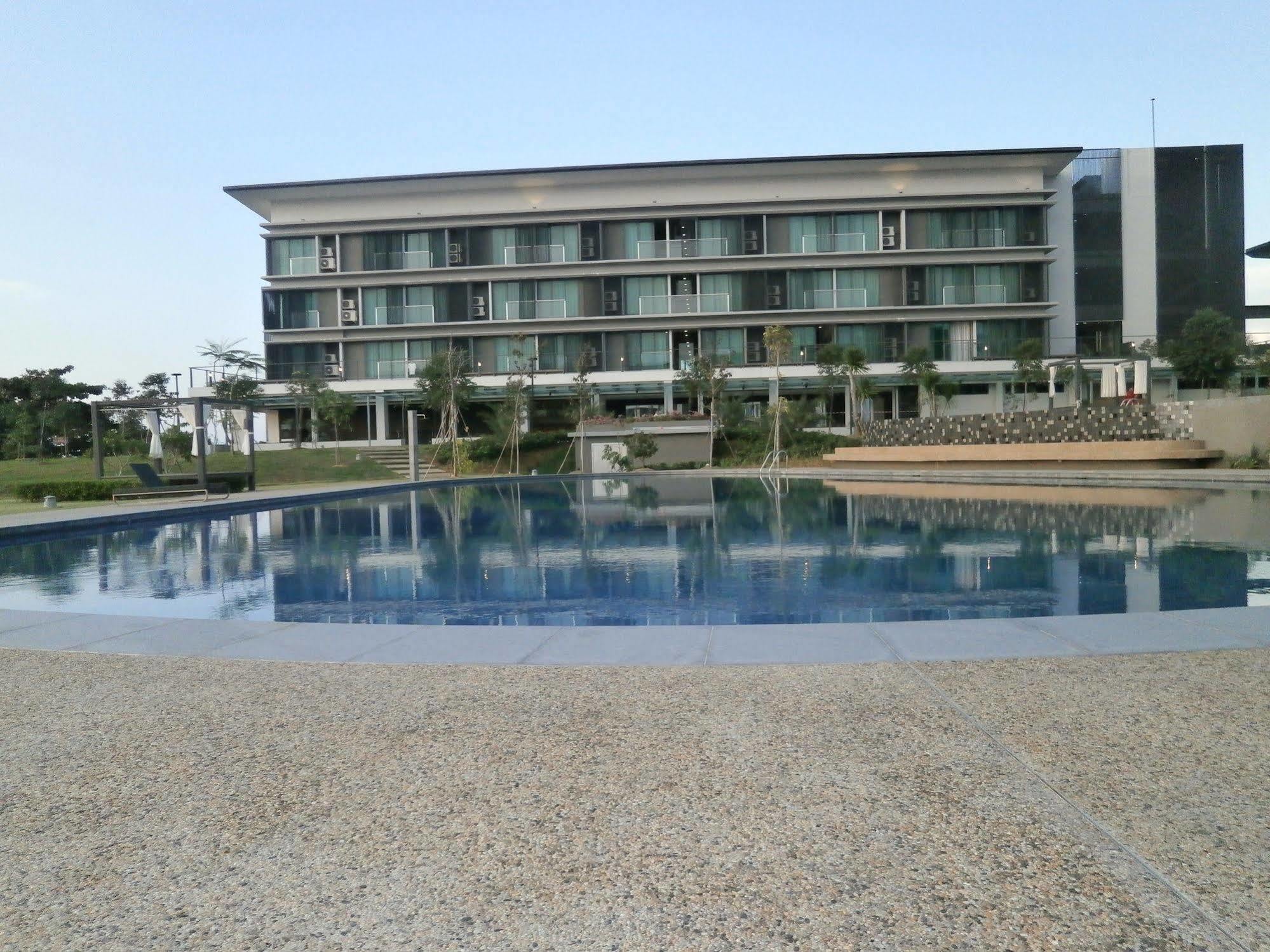 Samalaju Resort Hotel Бинтулу Экстерьер фото