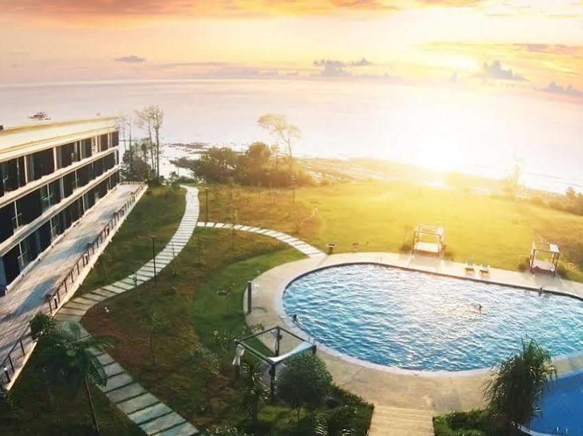 Samalaju Resort Hotel Бинтулу Экстерьер фото